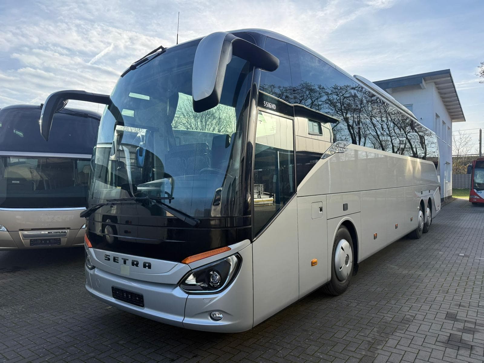 Setra Bus auf einem Betriebsgelaende